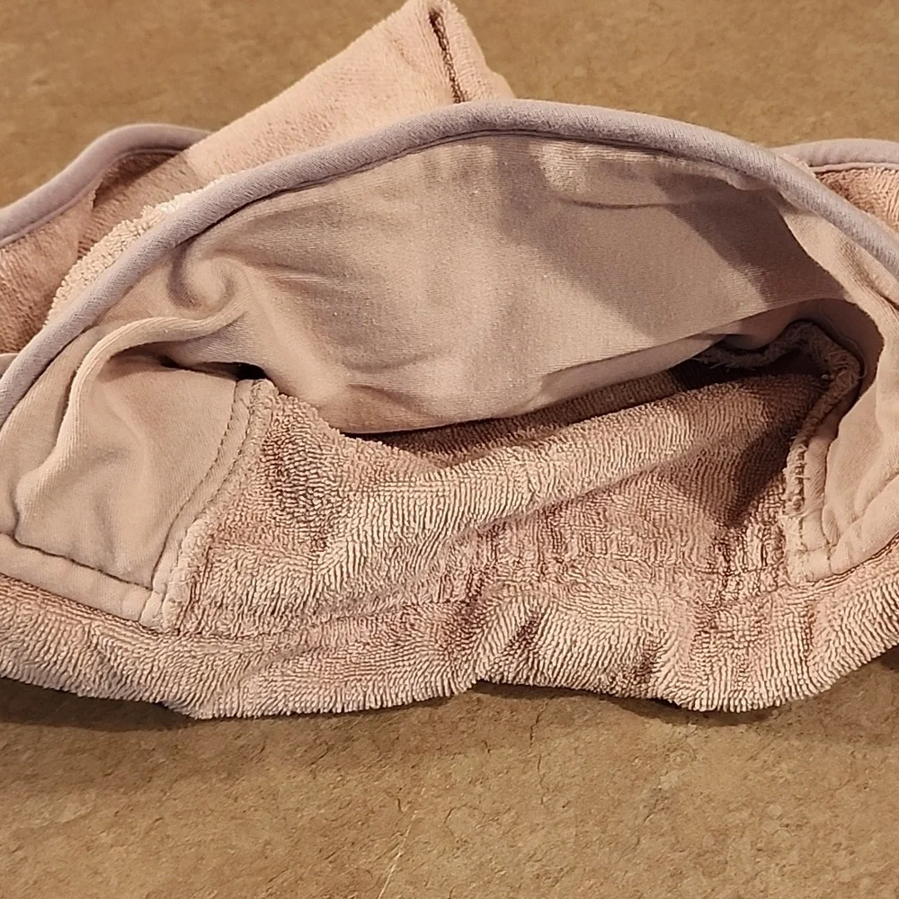 N/A bath towel